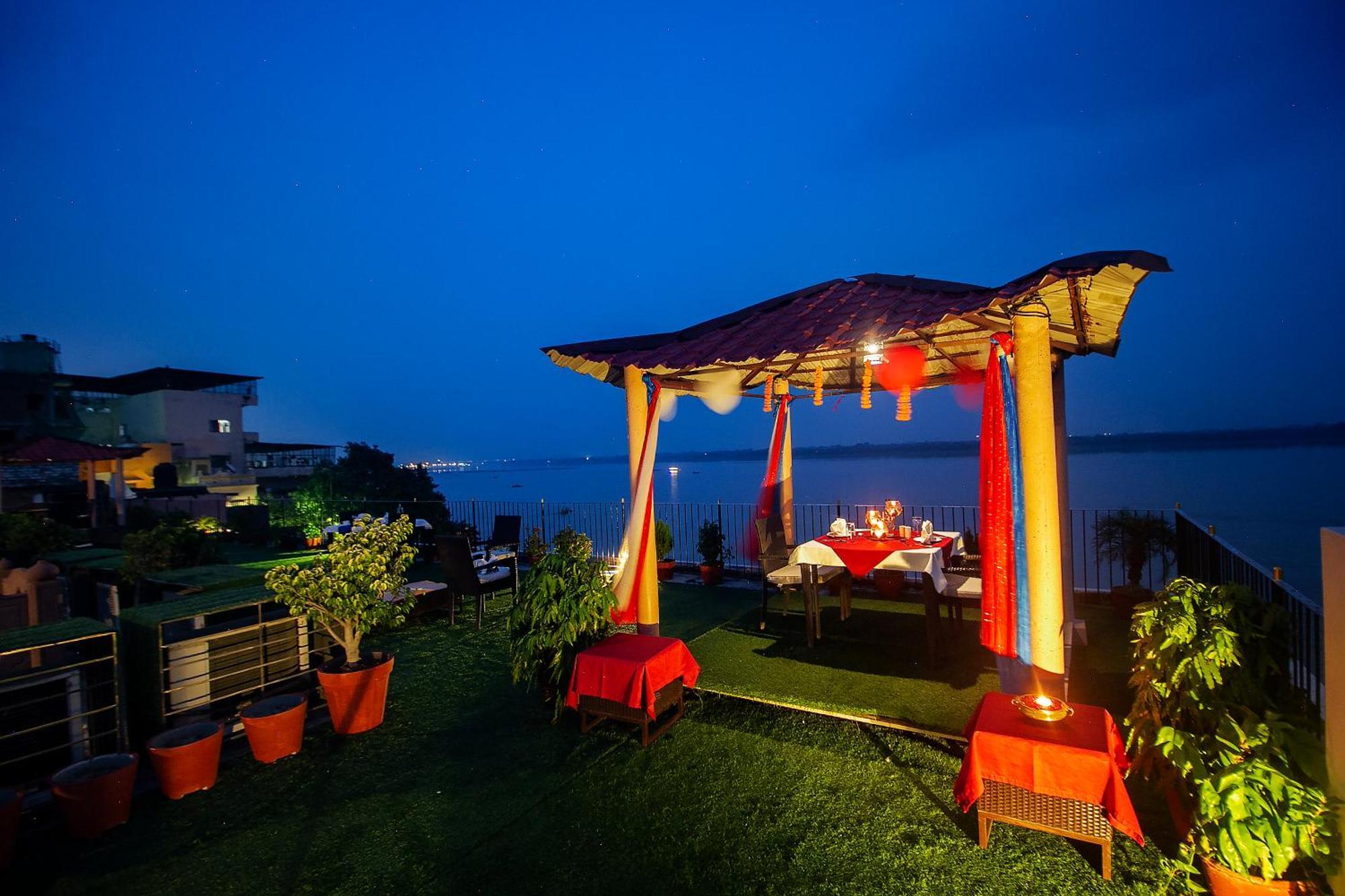อมฤตาร สุริโยทัย ฮาเวลี Hotel พาราณสี ภายนอก รูปภาพ