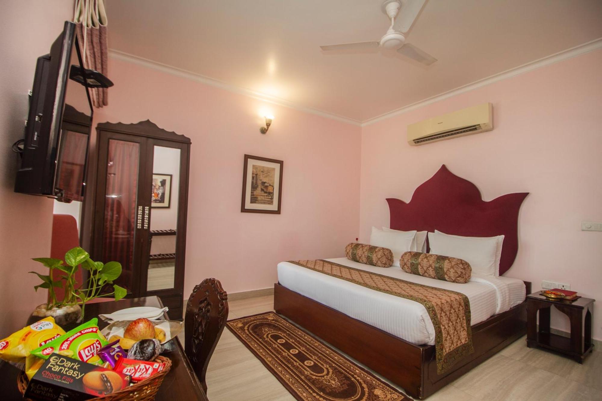 อมฤตาร สุริโยทัย ฮาเวลี Hotel พาราณสี ภายนอก รูปภาพ